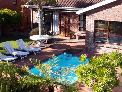 Bazén v ubytování Plettenberg Bay 7 BUNKER AVENUE nebo v jeho okolí