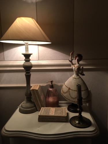 a lamp and a book on a table with a lamp and a lamp at Il Pioppo Antico in Viggiù