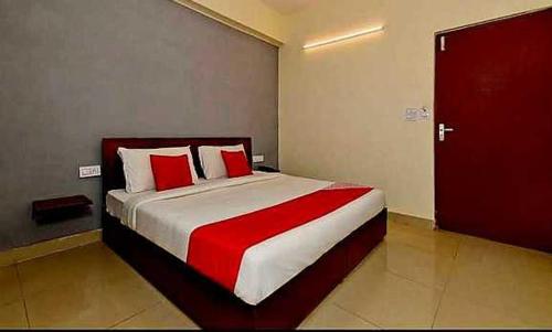 Hotel O Prime Rose房間的床