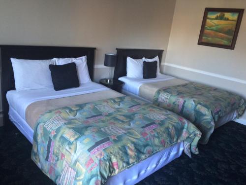 a hotel room with two beds in a room at The Classic Horseshoe Bay Motel in Horseshoe Bay