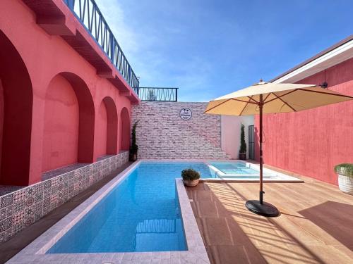 Bazén v ubytování Virawan home villa ที่พักเกาะล้าน nebo v jeho okolí