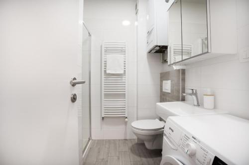 Flexible SelfCheckIns Zagreb 287 - 2 Bedroom Apartment - Loggia - City Centre