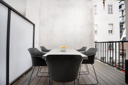 Flexible SelfCheckIns Zagreb 287 - 2 Bedroom Apartment - Loggia - City Centre