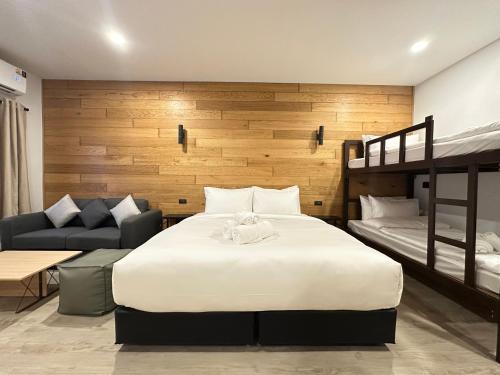 Ένα ή περισσότερα κρεβάτια σε δωμάτιο στο EbS Residence Chaweng