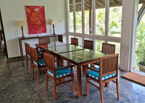 Gambar di galeri bagi Ardeen Villa - superb 3 bedroom beachfront BB for 6, in Ranna- Tangalle- free pick up or drop off for 7 night stays, serviced, taxes included di Tangalle
