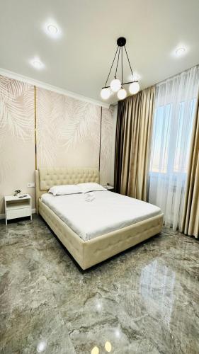 Postel nebo postele na pokoji v ubytování Modern Urban Apartment -тихий отдых в центре