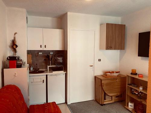 Kuchyň nebo kuchyňský kout v ubytování Studio pied des pistes Seignus d'Allos