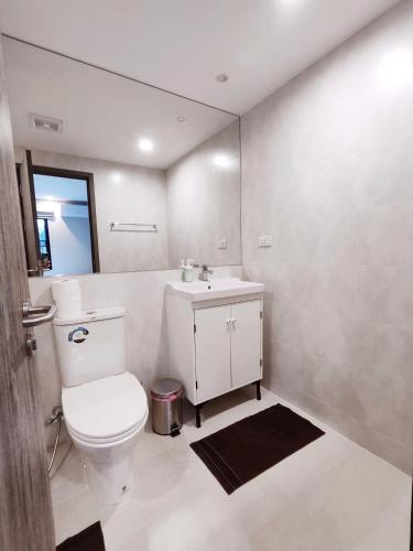 Koupelna v ubytování Title Residencies Naiyang 2 Bedrooms PoolAccess