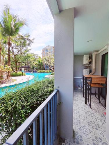 Bazén v ubytování Title Residencies Naiyang 2 Bedrooms PoolAccess nebo v jeho okolí