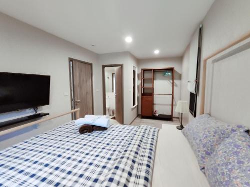 Postel nebo postele na pokoji v ubytování Title Residencies Naiyang 2 Bedrooms PoolAccess