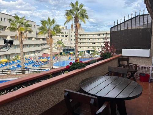 Playa Jardin Terrassenwohnung mit Pool , 100 Meter zum Strand