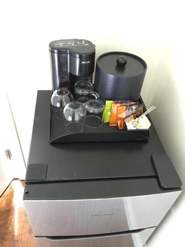 a black blender sitting on top of a counter at Beach Bungalow Inn and Suites in Morro Bay