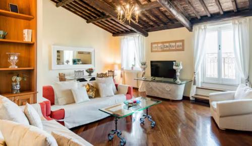 Spacious Penthouse with Stunning Views of Historic Landmarks