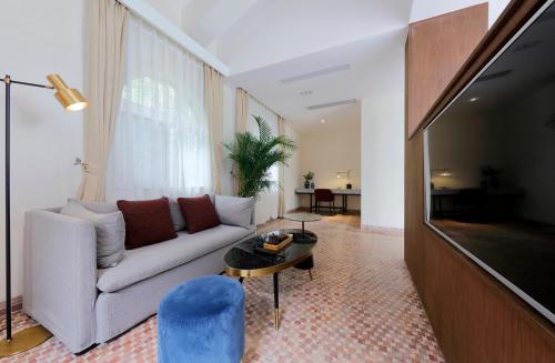a living room with a couch and a tv at Linggan Linghai Hotel in Xiamen