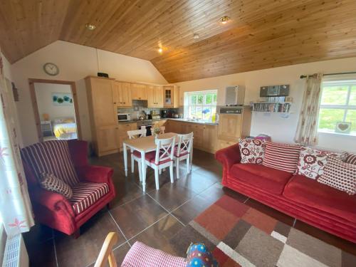 Kuchyň nebo kuchyňský kout v ubytování Cosy Donegal Cottage with Panoramic Sea Views