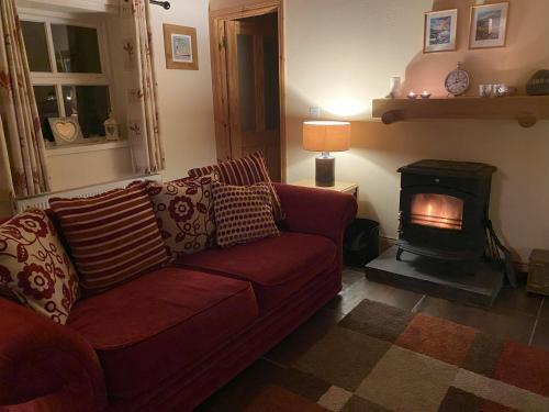 Posezení v ubytování Cosy Donegal Cottage with Panoramic Sea Views