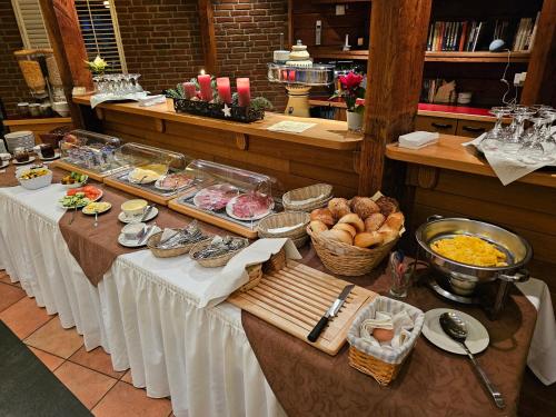 a buffet of food on tables in a restaurant at Gästehaus Grunewald Bed & Breakfast in Heiden