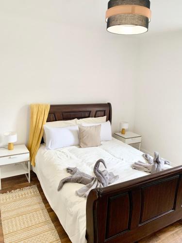 a bedroom with a large bed with towels on it at Urba Luxury 3 Bed Stays Sheffield Central in Sheffield