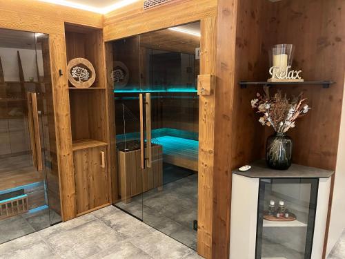 a room with a shower with a glass door at Gsenghof in Filzmoos
