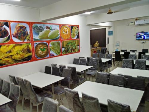 an empty classroom with tables and chairs at Hotel Dewa Goa in Dabolim