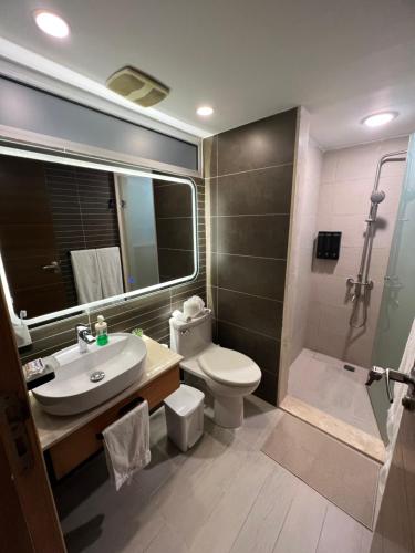 Ένα μπάνιο στο Aqua Loft 120