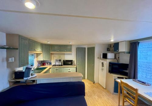 Photo de la galerie de l'établissement Atypical mobile home 4 bedrooms 2 bathrooms - Family Camping JF02, aux Mathes