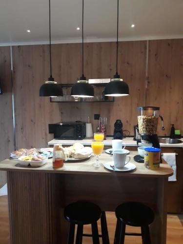a kitchen with a breakfast bar with plates of food at Casa das Laranjeiras in Pinhão