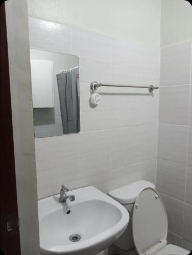 Bilik mandi di Mivesa Garden Residences Lahug
