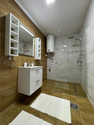 a bathroom with a white sink and a shower at Kuca za odmor - Miris Lipe in Barjaktarevići