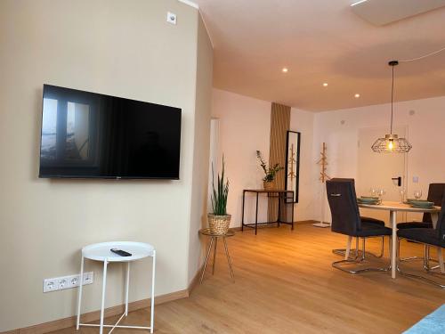 TV a/nebo společenská místnost v ubytování Ferienwohnung Wald & Wiesen