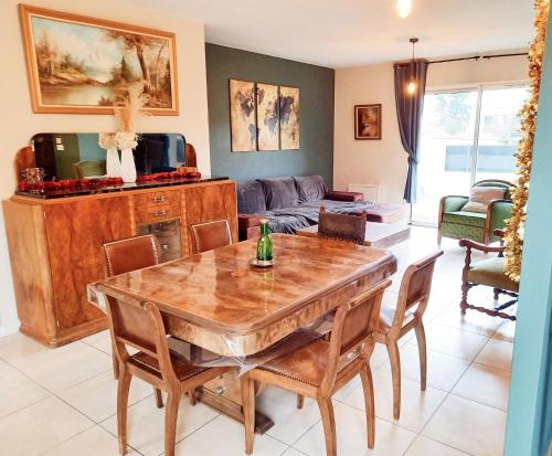 Photo de la galerie de l'établissement Les Zinnias Villa 3 chambres 4 lits 2 sdb Terrasse & Jardin, à Riorges