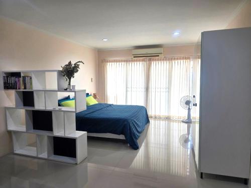 Ένα ή περισσότερα κρεβάτια σε δωμάτιο στο Modern Condo at Baan Klang Hua Hin