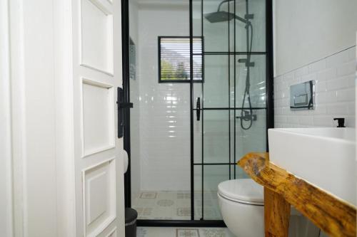 Koupelna v ubytování Yedi Butik Hotel