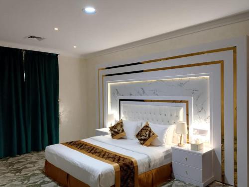 Postel nebo postele na pokoji v ubytování فندق غمامة للشقق المخدومة GHAMAMA Hotel Serviced Apartments