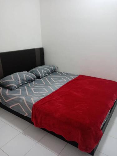Кровать или кровати в номере Homestay suria