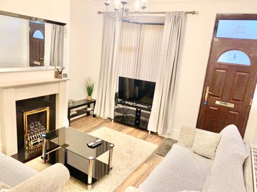 TV a/nebo společenská místnost v ubytování Urba Luxury Stays 4Bed Sheffield University