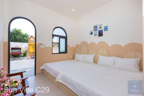 a bedroom with a large bed and a window at C29 Đi Bộ Ra Biển - Trệt Không Lầu - Free Bida - Loa Karaoke in Vung Tau