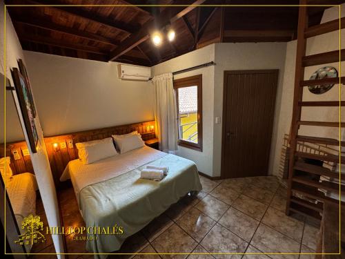 Katil atau katil-katil dalam bilik di Hilltop Chalés Gramado