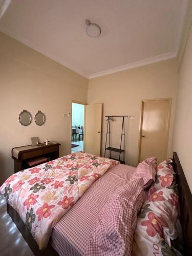 Ένα ή περισσότερα κρεβάτια σε δωμάτιο στο DHW Homestay