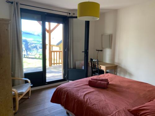 En eller flere senge i et værelse på Chalet d'Auvergne - chalet de Perrine