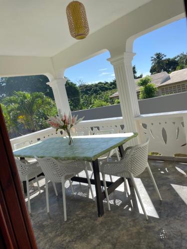 a table and chairs on the porch of a house at Casa Arena - 4 Pax, 5 min de la playa, con parking in Las Galeras