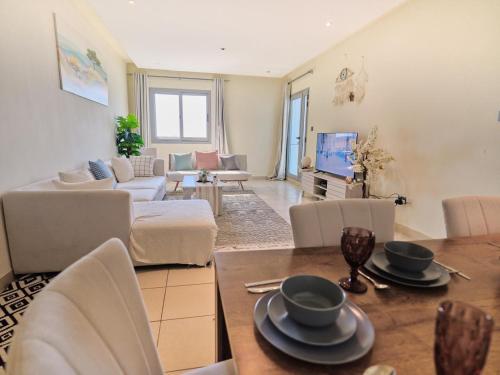 Гостиная зона в Stylish 1 BR with sea view - Sunset view