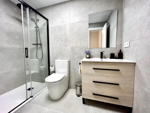 Convenient, Charming Apartment 15 Mins from City Center