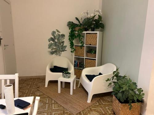 Χώρος καθιστικού στο Beachfront, balcony, parking, private access Beach