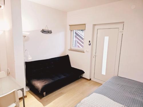 En eller flere senge i et værelse på Apartma Tul