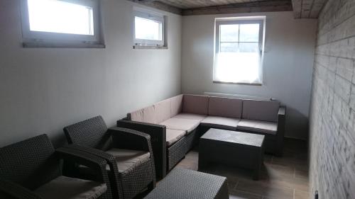 Ein Sitzbereich in der Unterkunft Apartmány Vilekula Sázava