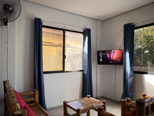 TV o dispositivi per l'intrattenimento presso ONE Guest Place 2BHK Apartment near Silay Airport