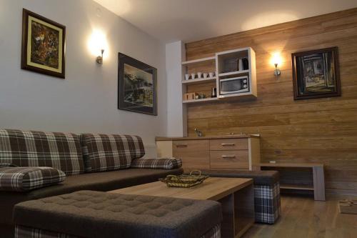 a living room with a couch and a table at Vučko Apartman 002 in Jahorina