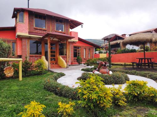 a house with a garden in front of it at Ruta de los volcanes in Machachi