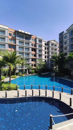 Bazén v ubytování Title Residencies Naiyang 2 Bedrooms PoolAccess nebo v jeho okolí